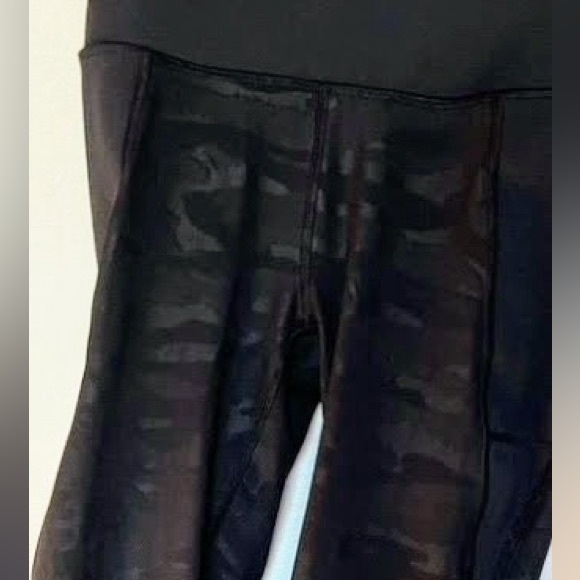 GAP Black Leggings with Sleek Design - Picture 3 of 4